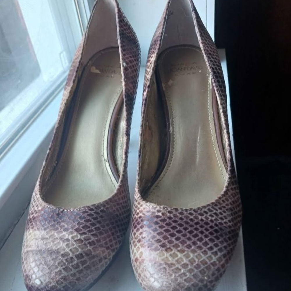 Chic Snakeskin Patterned Heels - Picture 2 of 4